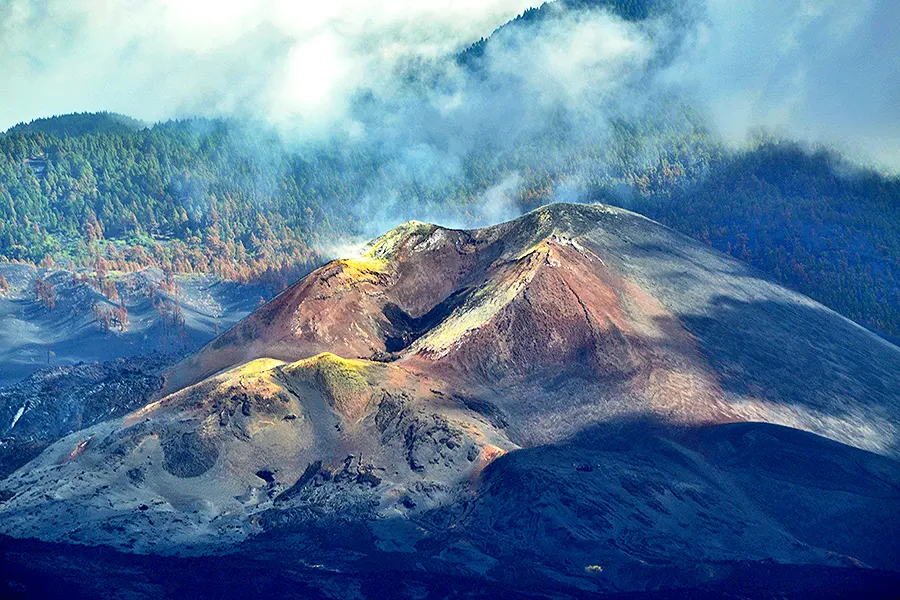 volcán de Tajogaite en la isla de La Palma